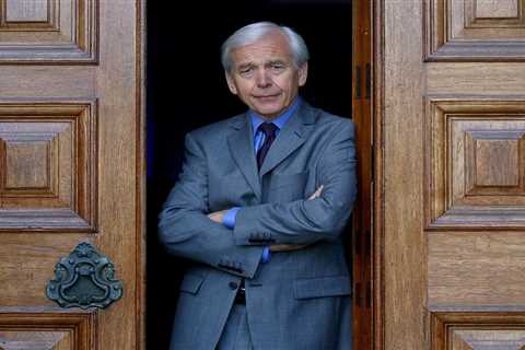 John Humphrys blasts Meghan Markle for inviting Oprah to royal wedding after meeting just ONCE