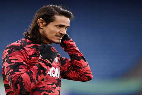 Man Utd hold showdown talks with Edinson Cavani to persuade striker to sign new deal after failing..
