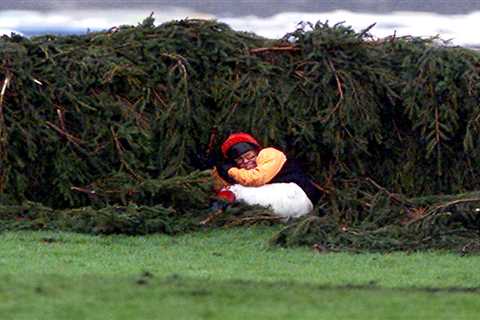 Amazing Grand National photos show extent of world’s most fearsome race where even jockeys hide for ..