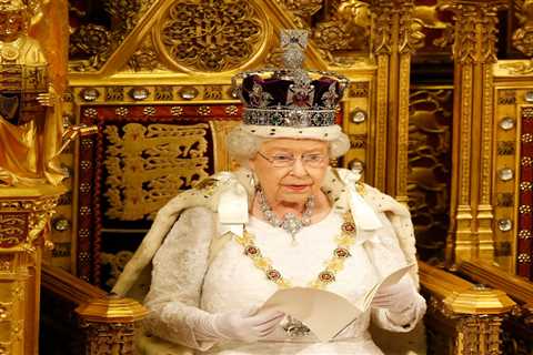 What is the Queen’s last name and why do the Royal Family not use their surnames?