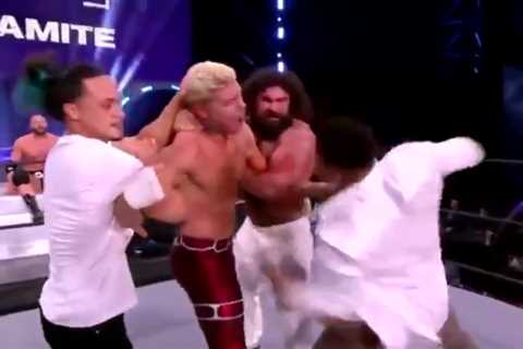 Brit Olympian Anthony Ogogo turns heel on AEW and delivers huge body punch in first big appearance..