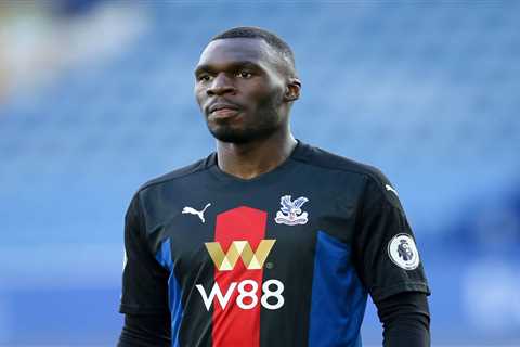 Crystal Palace star Benteke ‘holds positive transfer talks with Fenerbahce’ as part of double deal..