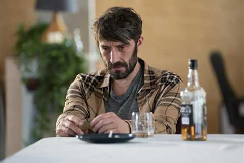 Intruder fans invent hilarious drinking game after spotting character’s VERY annoying habit