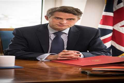Gavin Williamson calls for classroom mobile phone ban in clampdown on bad behaviour
