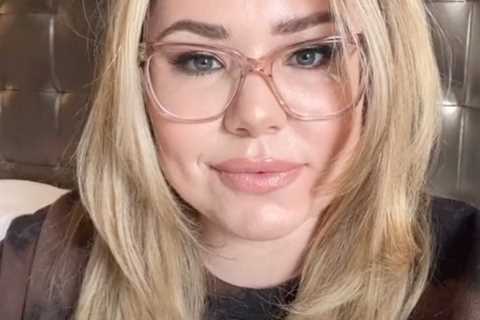 Teen Mom Kailyn Lowry shows off new wallpaper in Baby Mama No Drama podcast office