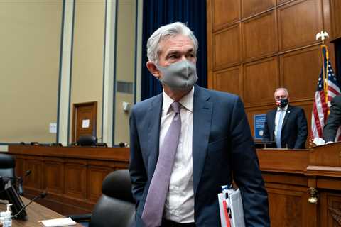 As U.S. Prospects Brighten, Fed’s Powell Sees Risk in Global Vaccination Pace