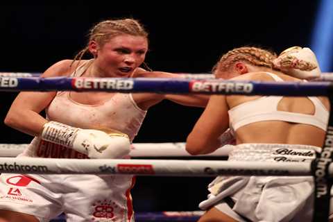Ebanie Bridges suffers gruesome eye injury as Shannon Courtenay earns world bantamweight crown in..