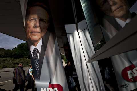 N.R.A. Chief Takes the Stand, With Cracks in His Armor