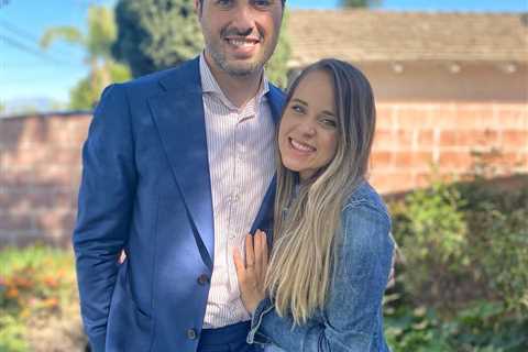 Jinger Duggar &amp; Jeremy Vuolo ripped for ‘using Instagram to sell products’ after stars stopped..
