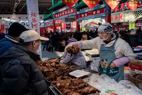 WHO chiefs FINALLY call for a ban on wet markets over Covid outbreak
