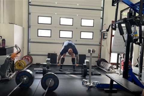 Game of Thrones star Hafthor Bjornsson deadlifts staggering 290kg as he bulks up for Eddie Hall..