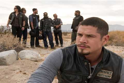 Who shot EZ on Mayans M.C.?