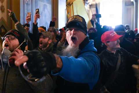 Oath Keeper Pleads Guilty and Will Cooperate in Jan. 6 Riot Inquiry
