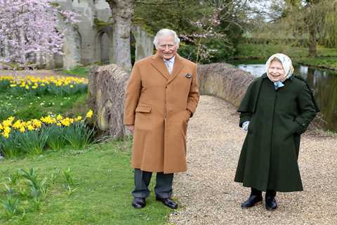 Prince Charles to become ‘quasi-king’ but Queen will NEVER abdicate, royal expert claims