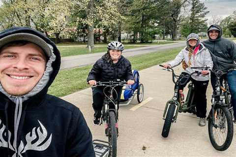 Duggar fans rip Joy-Anna’s husband Austin for letting his wife pull their two kids in a bike..