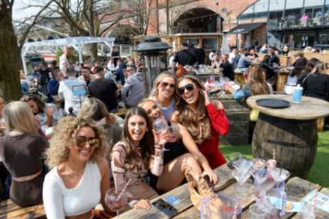 Brits hit the pubs for alfresco booze-up on first Saturday since restrictions eased