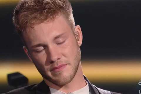 American Idol contestant Hunter Metts breaks down in tears as he messes up song lyrics while..
