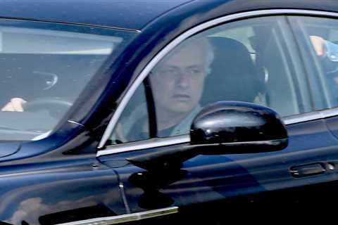 Big-hearted Jose Mourinho appears to give sacked Tottenham coach lift to training ground to pick up ..