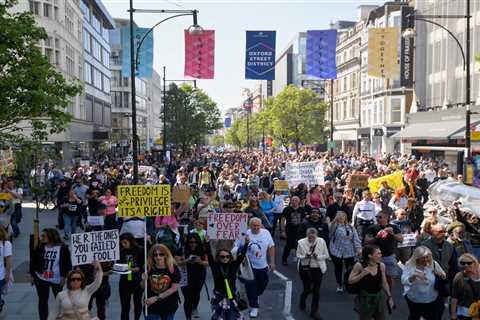 Thousands gather for anti-lockdown protest in London – despite pubs, shops and gyms reopening