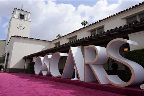 Oscars 2021 winners latest updates – Regina King trips on stage as Daniel Kaluuya picks up best..