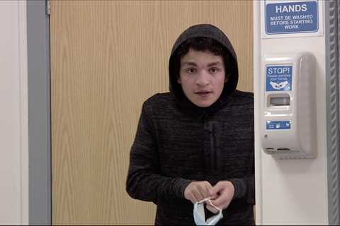 Coronation Street fans spot ‘blunder’ as Peter is beaten up in a totally deserted hospital