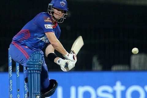At least 30 Australian cricketers stranded in India at IPL and face jail if they fly back home..
