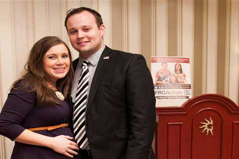 Duggar fans urge Josh’s wife Anna to ‘RUN’ from troubled husband as pregnant star ‘stands by’ him..