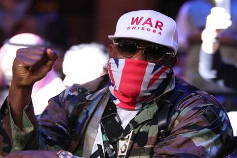 What is Derek Chisora’s net worth, and what was his biggest fight purse?