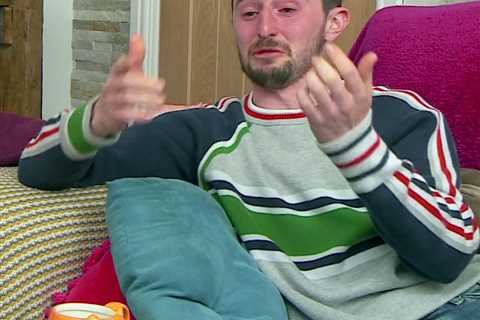 Gogglebox dad-to-be Pete Sandiford in floods of tears after watching heartbreaking moment surgeon..