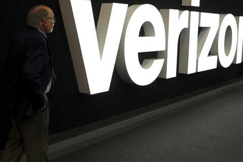 Verizon Near Deal to Sell Yahoo and AOL