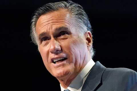 Mitt Romney Is Booed by Members of His Own Party