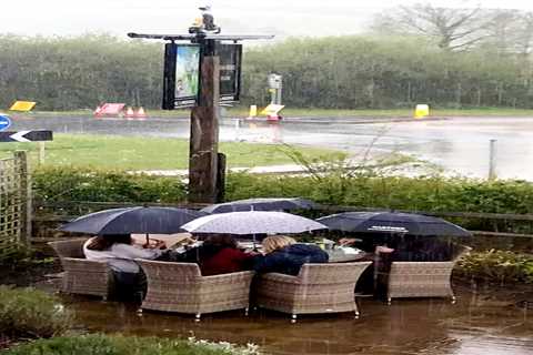 One million Bank Holiday Monday punters to flock to pubs and restaurants despite heavy rain..