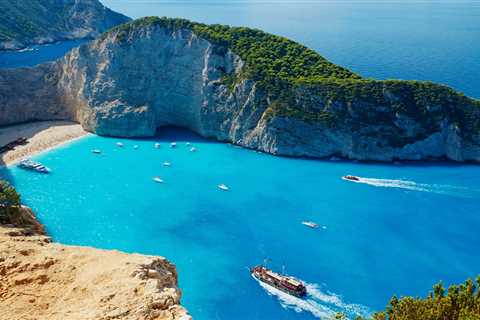 Summer holidays ‘big bang’ as Spain, Greece, France and USA ‘added to travel green list by end of..