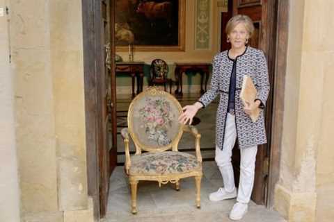 Antiques Roadshow expert open-mouthed at £500k chair so rare the sun can’t hit it