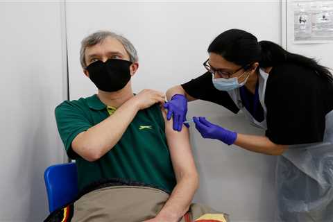 Brits refusing AstraZeneca jab over blood clot fears ‘at risk of dying from Covid’, warns top expert