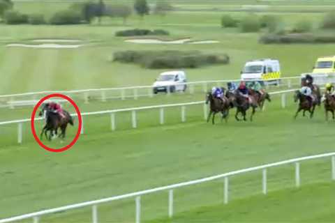 Watch jockey fail to spot rival charging up the inside which leads to shock 28-1 winner in..