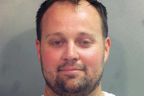 Josh Duggar’s neighbors slam his ‘ridiculous’ release from jail on child porn charges as he’s a..