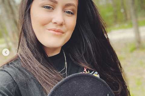 Teen Mom Jenelle Evans shows off her ‘mom bod’ in a pink bikini after revealing she ‘wasn’t happy’..