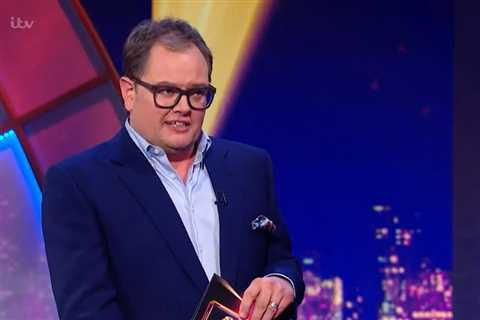 Alan Carr shocks Epic Gameshow viewers as he takes savage swipe at Meghan Markle