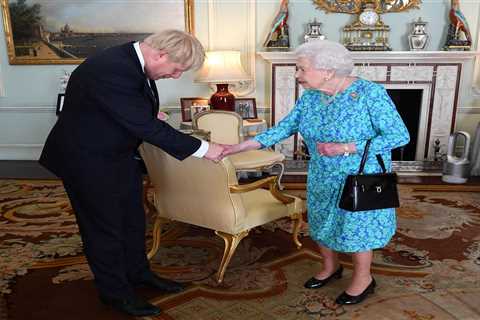 Why The Queen and The Royal Family always carry a handbag or clutch bag