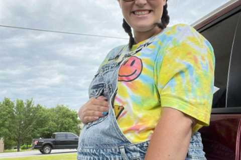 Mama June’s pregnant daughter Pumpkin, 21, shows off growing baby bump and boasts she’s ready for..