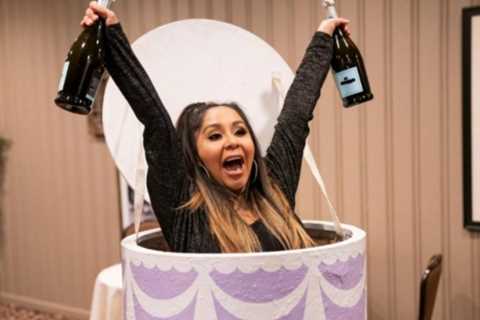 Jersey Shore’s Nicole ‘Snooki’ Polizzi confirms rumors she’s returning to show by popping out of..