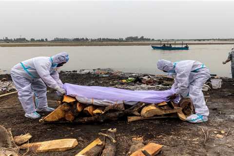 Dozens of ‘Covid-infected’ bodies found floating in Ganges river in India as ‘super spreader’..