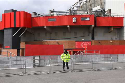 Man Utd batten down the hatches at Old Trafford as Solskjaer pleads with protesters to let his side ..