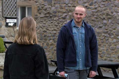 Emmerdale spoilers: Liv Flaherty makes dangerous decision as she drunkenly cheats on Vinny Dingle