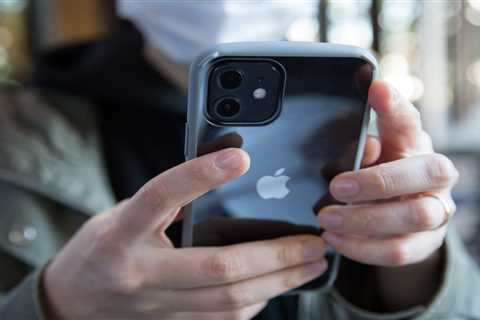 Brits admit they are ‘rubbish’ at messaging back friends and family – and can take MONTHS to return ..
