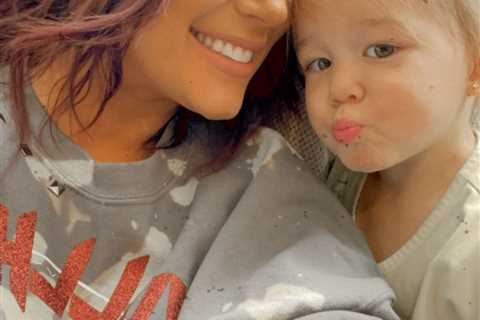 Teen Mom Chelsea Houska slammed for looking ‘orange’ as fans point out ‘difference in skin tone’..