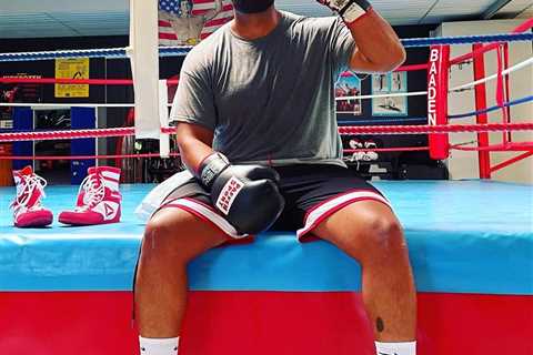The heavyweight world title fight NOBODY knows about between champ who hasn’t fought in FOUR years..