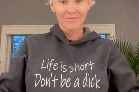 Masked Singer judge Jenny McCarthy looks unrecognizable without makeup as she shows fans her face..