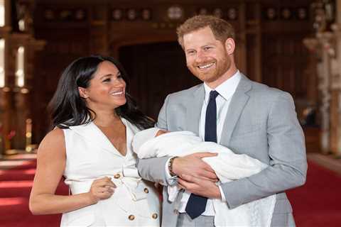 How can Meghan and Harry say they want privacy for Archie then use his picture on Archewell website,..